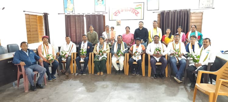 East Singhbhum : गालूडीह में समाज के हित में काम कर रहे 12 लोग प्रतिभा अवार्ड-2024 से सम्मानित