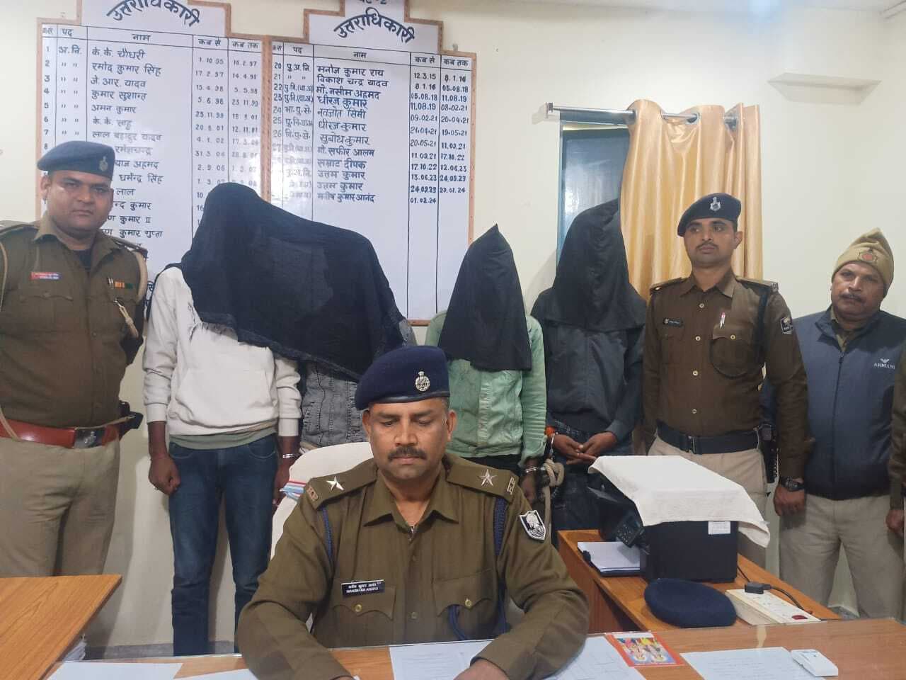 दानापुर में चोरी की बाइक के साथ चार चोर हुए गिरफ्तार