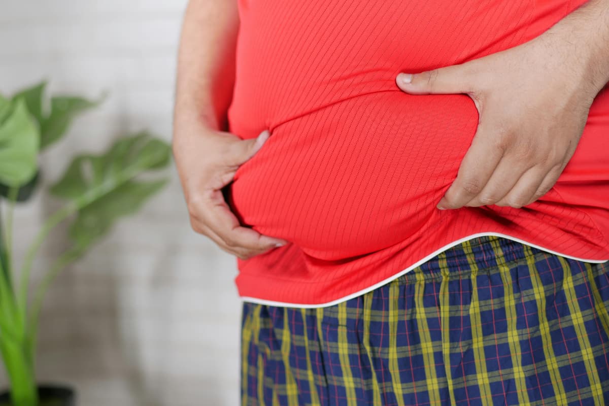 Fat Loss Tips: पेट में जमी जिद्दी चर्बी को पिघलाने में माहिर हैं ये फल, जरूर करें डायट में शामिल