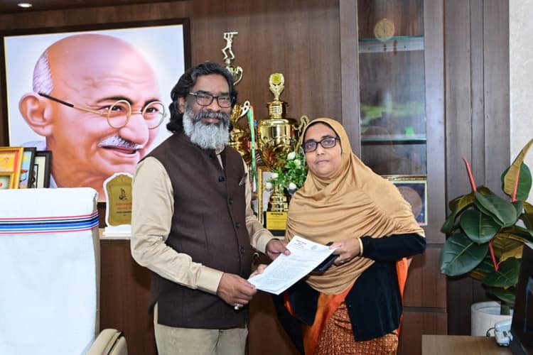 5G के जमाने में झारनेट की धीमी रफ्तार, पाकुड़ में काम बाधित, विधायक ने सीएम हेमंत के सामने रखी समस्या