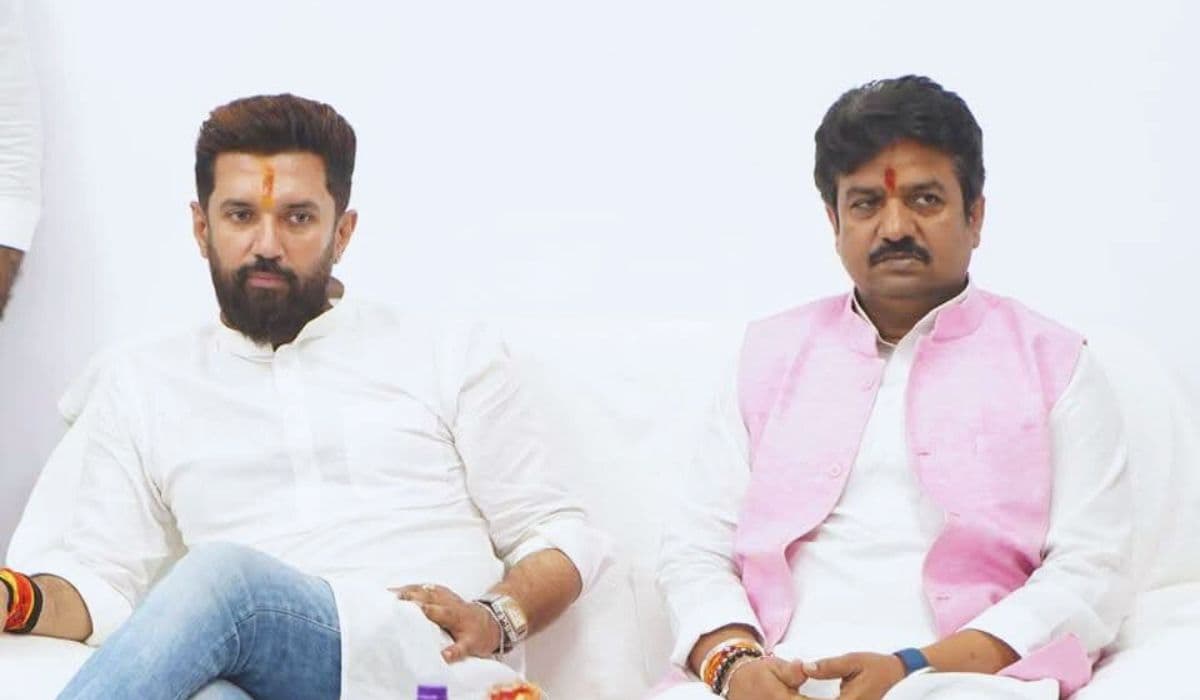 कौन हैं चिराग के करीबी हुलास पांडेय? जिनके घर ED की रेड में मिले भारी मात्रा में कैश और जमीन के कागजात