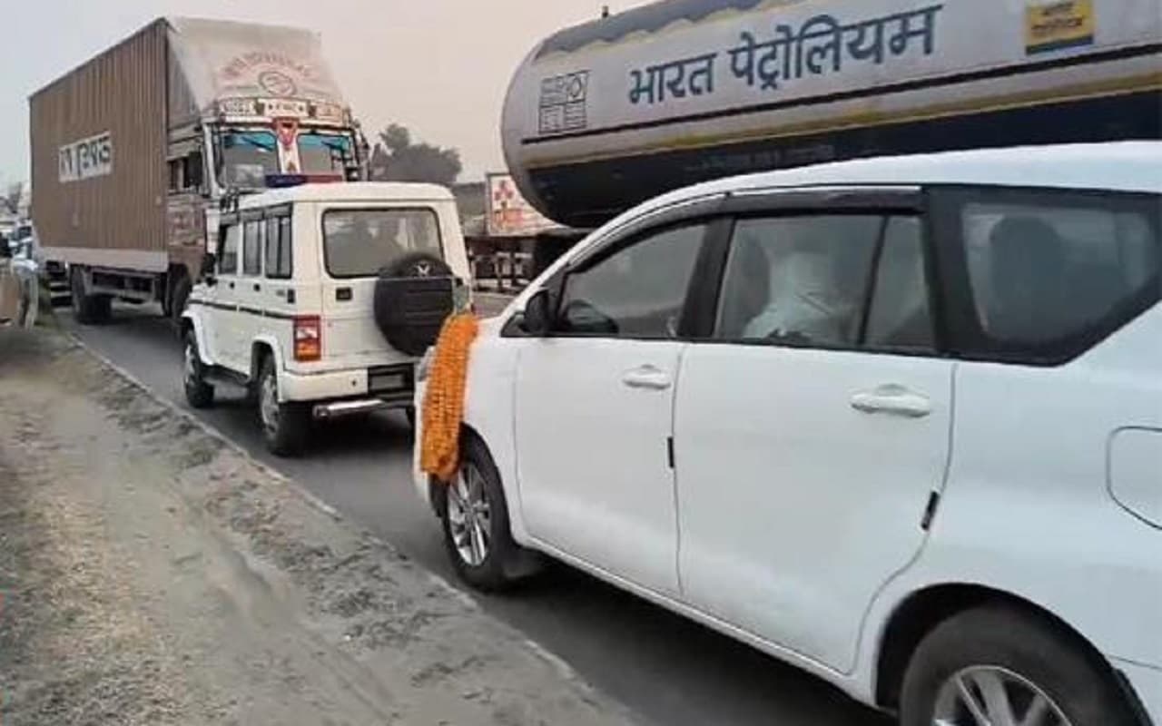 Bihar News: कैमूर में भीषण जाम, घंटों फंसे रहे मरीज और पर्यटक, रॉन्ग साइड से निकल गये सांसद
