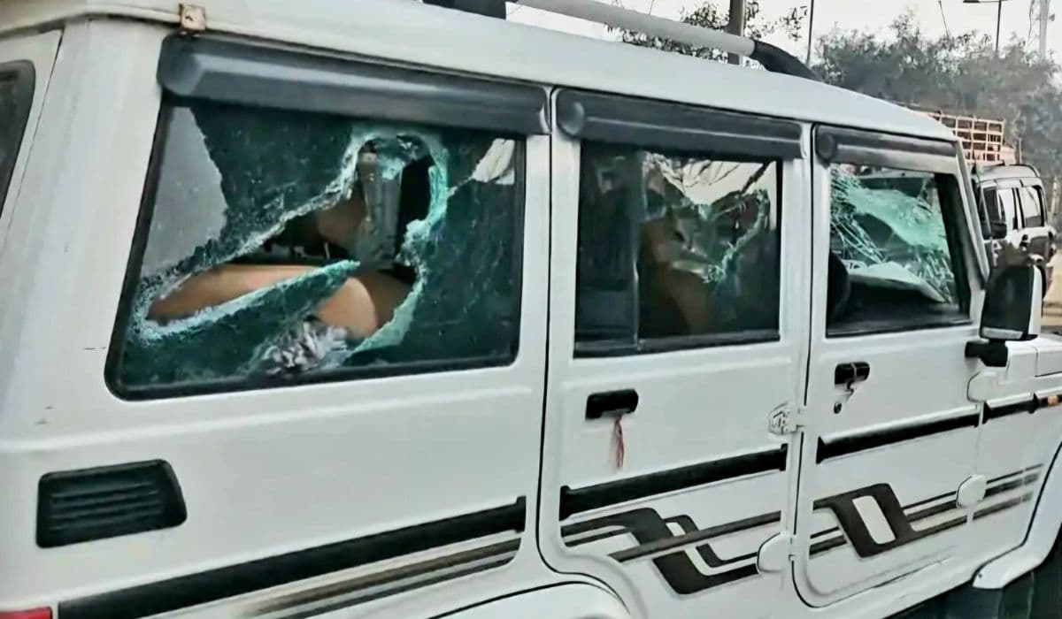 Bihar News: कैमूर में पुलिस की टीम पर हमला, शराब तस्करों ने दरोगा का तोड़ा हाथ...