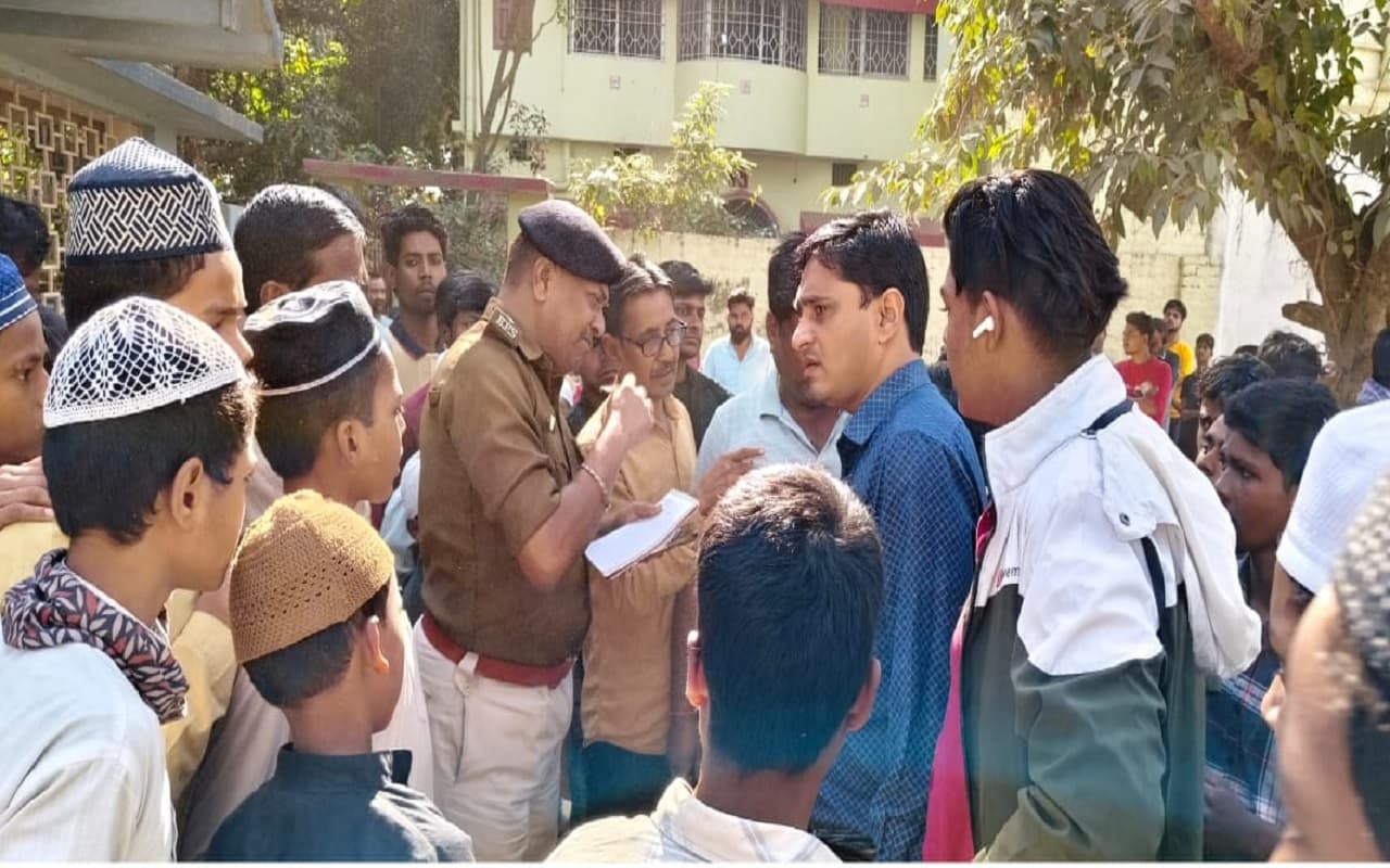 Bihar News: किशनगंज में कारोबारी के बेटे से दिनदहाड़े लूट, दहशत फैलाने के लिए की गयी फायरिंग से एक जख्मी