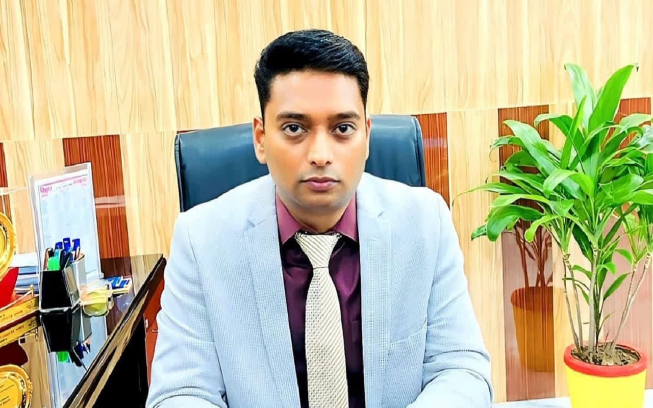 Bihar News: जमीन की जमाबंदी करने में चल रहा था खेल, मुंगेर डीएम ने दो कर्मियों की नौकरी छीनी