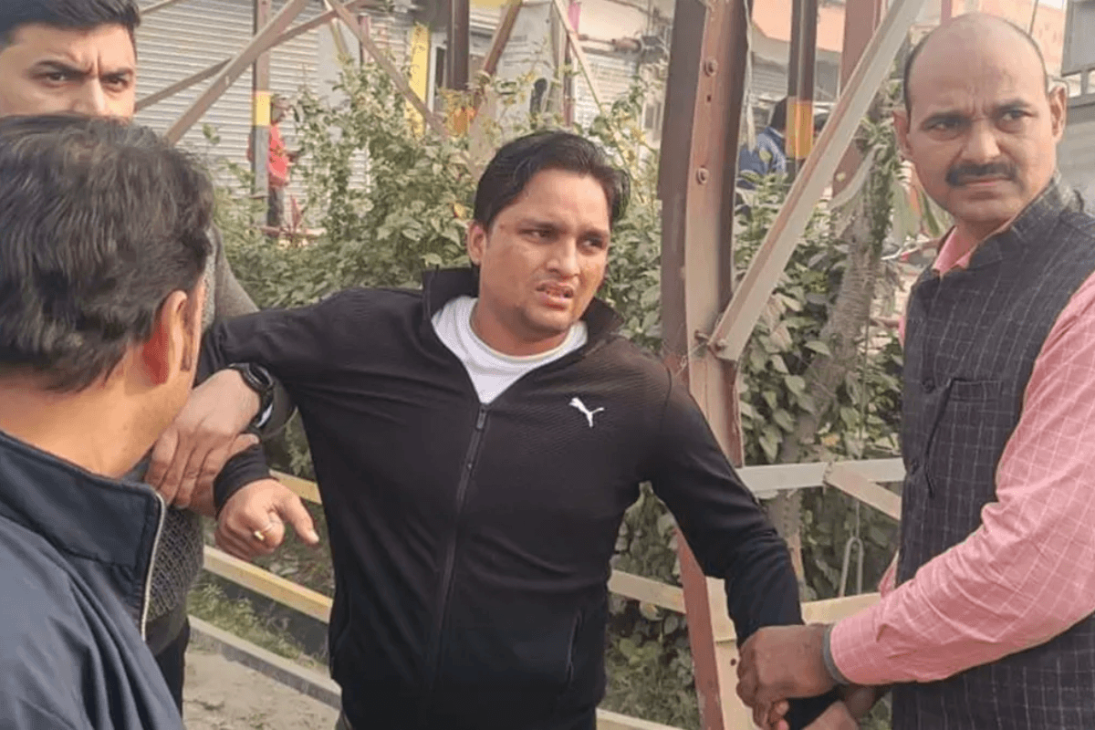 Muzaffarpur News: स्पेशल विजिलेंस की टीम ने राजस्व कर्मचारी को रिश्वत लेते रंगे हाथ पकड़ा, सीओ के आवास पर भी छापेमारी