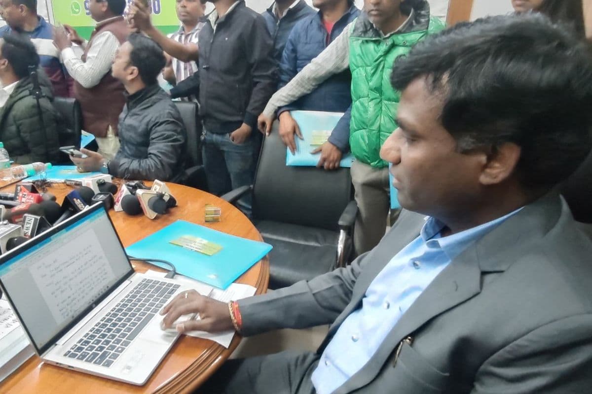Good News: अब चुटकियों में होगा समस्याओं का समाधान, सिर्फ इस मोबाइल नंबर पर करनी है शिकायत
