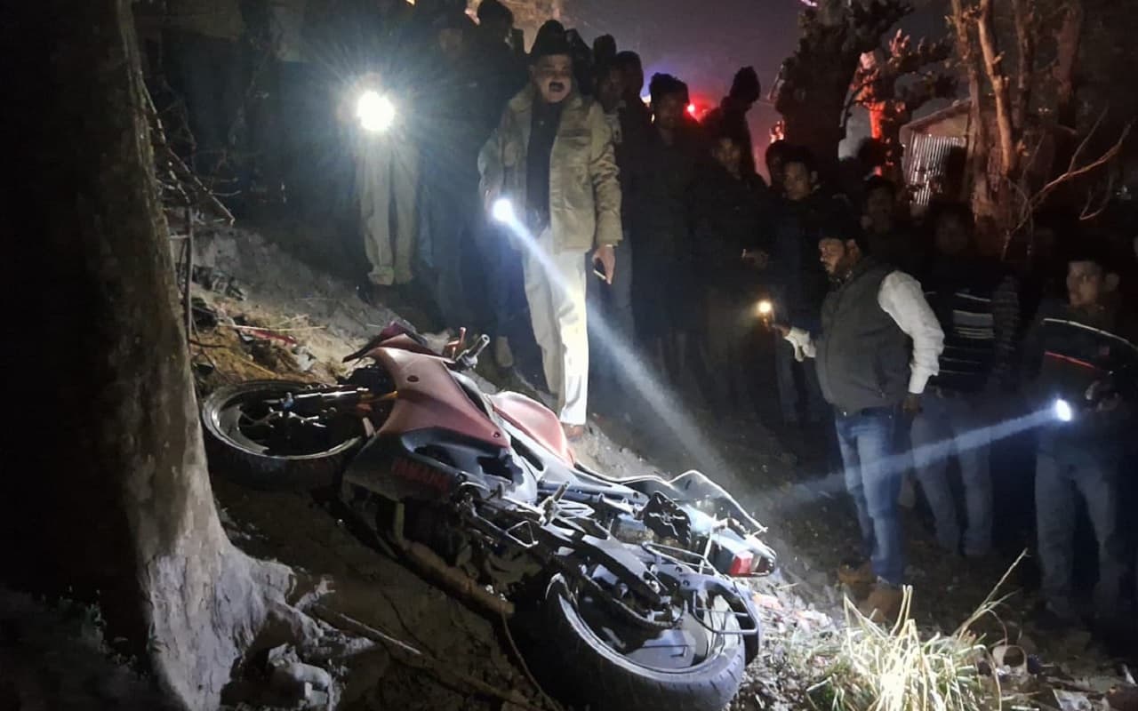 Bihar News: पूर्णिया में दो सड़क हादसों में 6 युवकों की मौत, रात में बीच सड़क पर दिखा काल का तांडव