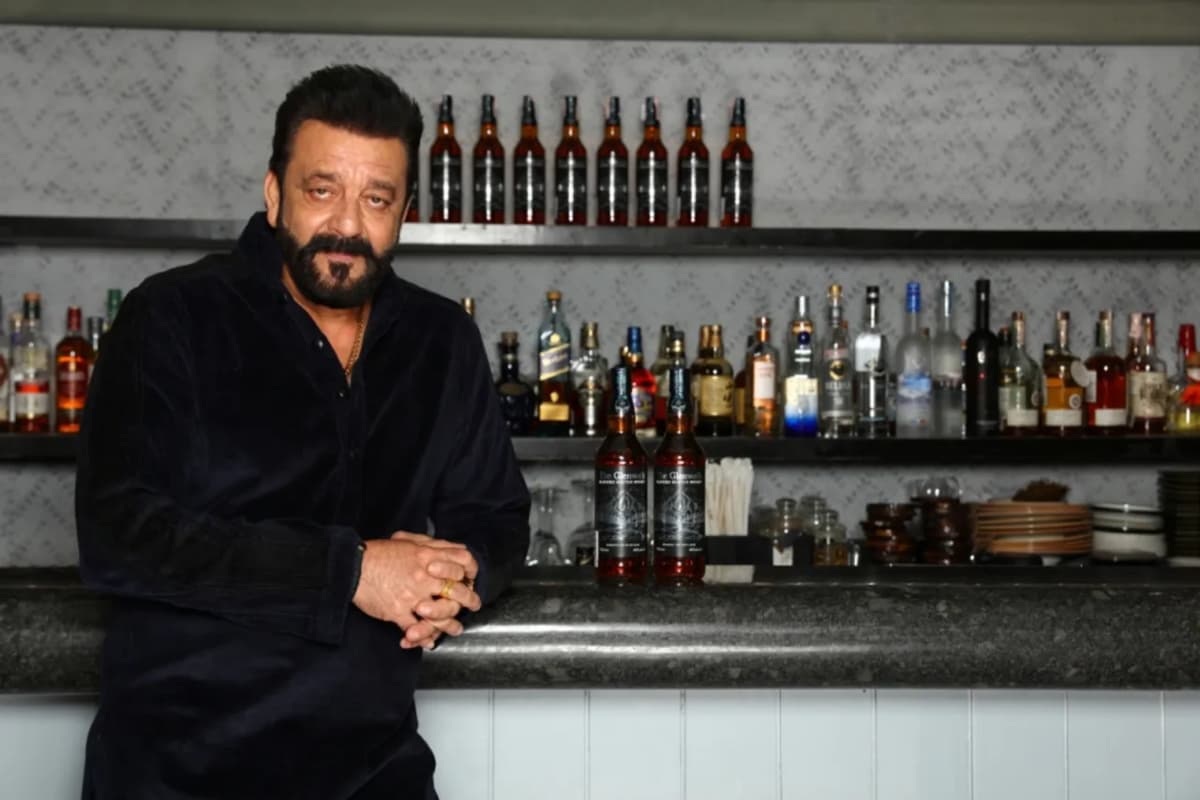 Sanjay Dutt Scotch Whiskey: एल्कोहल बेचकर मोटी कमाई कर रहे संजय दत्त, जानें भारत में कितनी है Glennwalk की कीमत