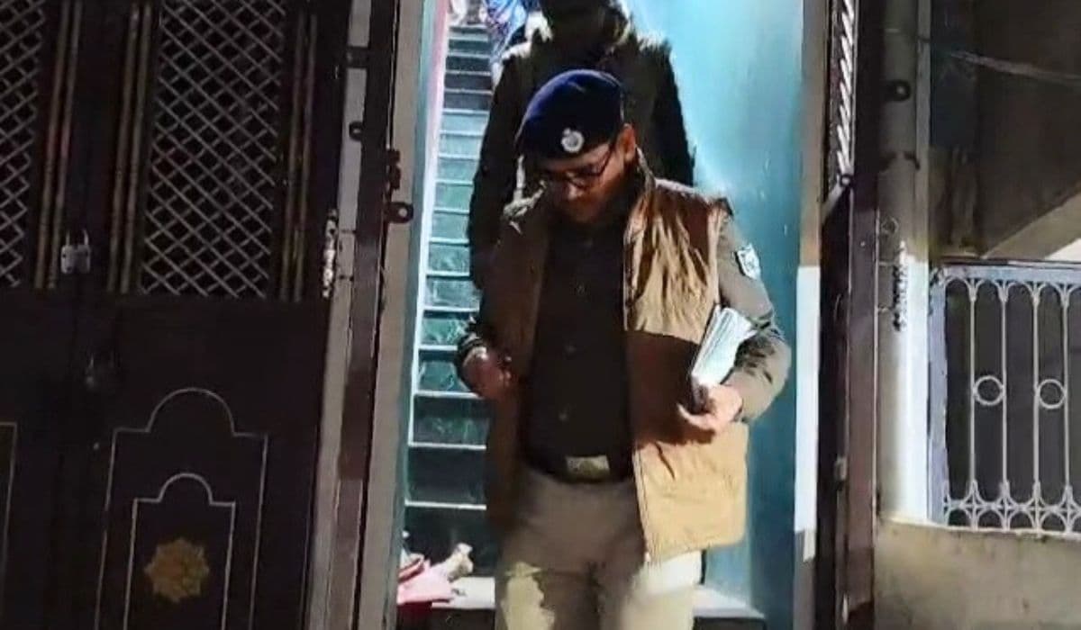 Bihar News: सीवान में दो युवकों की पीट-पीटकर निर्मम हत्या, एक ही घर से मिली दोनों की लाश