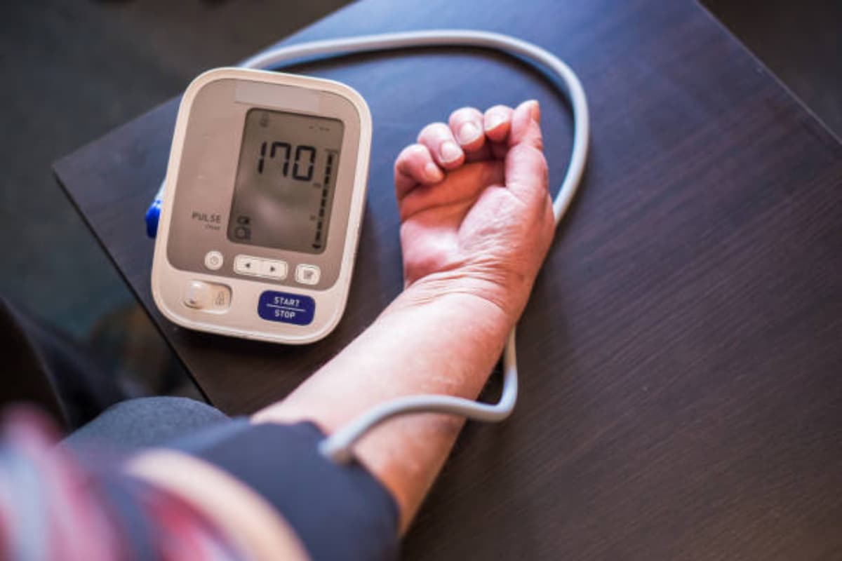 Health Tips: सर्दियों में अब नहीं रहेगी ब्लड प्रेशर बढ़ने की चिंता, डेली रूटीन में करें ये छोटे बदलाव
