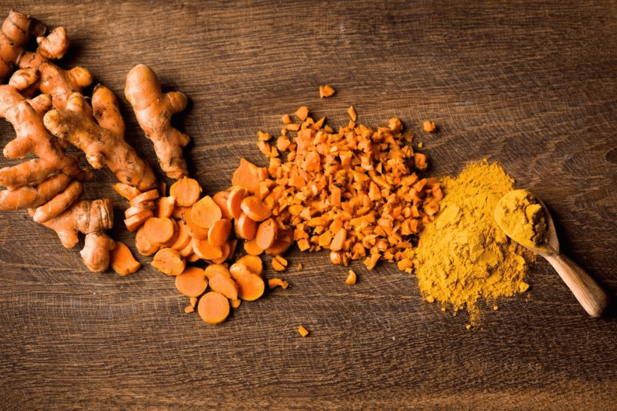 Raw Turmeric Benefits Precautions Before Eating: कच्ची हल्दी खाने से पहले ध्यान में रखें ये बातें