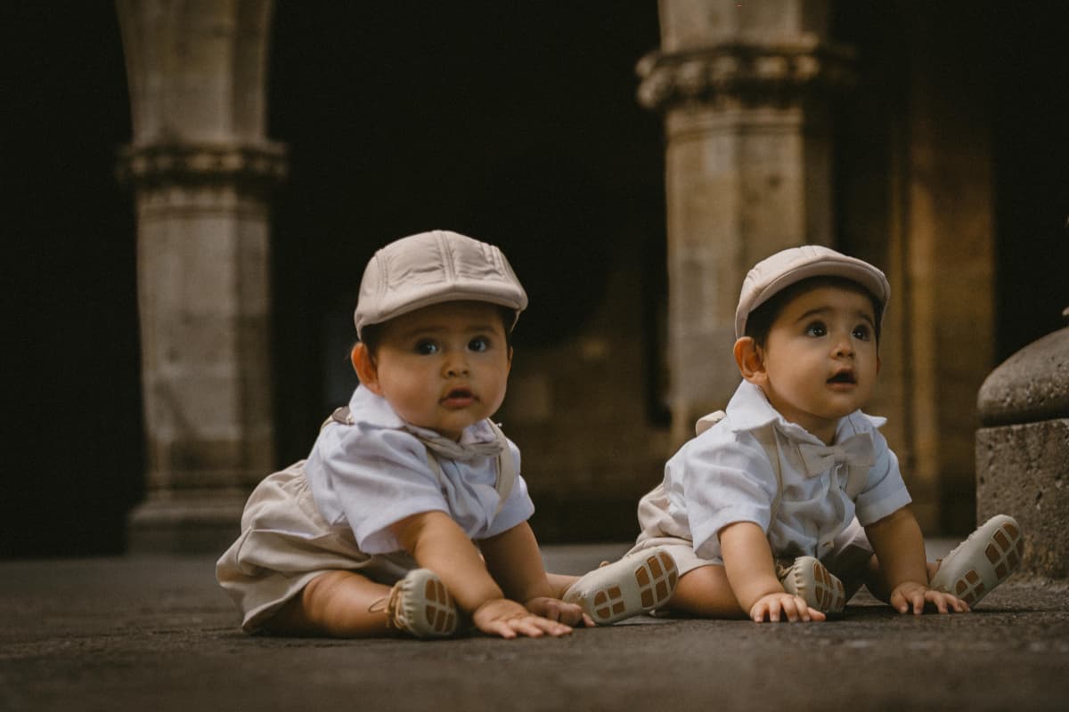 Baby Names: घर पर हुआ जुड़वा बच्चों का जन्म? इस लिस्ट से उनके लिए चुनें मिलते-जुलते नाम
