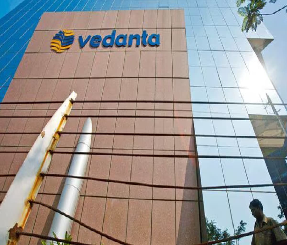 मार्केट खुलते ही रॉकेट बन गया इस कंपनी का शेयर, बीएसई में 3.84% की लगाई छलांग