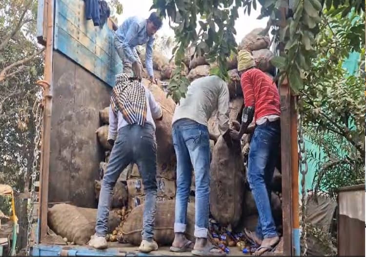 Bihar News: पटना में आलू कारोबार की आड़ में चल रहा था तस्करी, 30 लाख की शराब बरामद