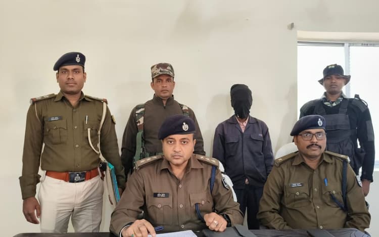 Gaya News: पुलिस वाहन पर हमला करने वाला आरोपी गिरफ्तार, 15 वर्षों से फरार चल रहा था नक्सली बिंदु यादव