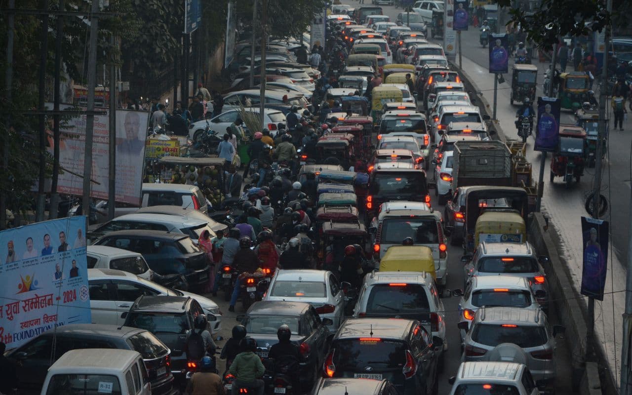 Patna News: पटना के ट्रैफिक व्यवस्था में होगा बड़ा बदलाव, स्पेशल टीम के सर्वे में चिह्नित किये गये 30 स्थान