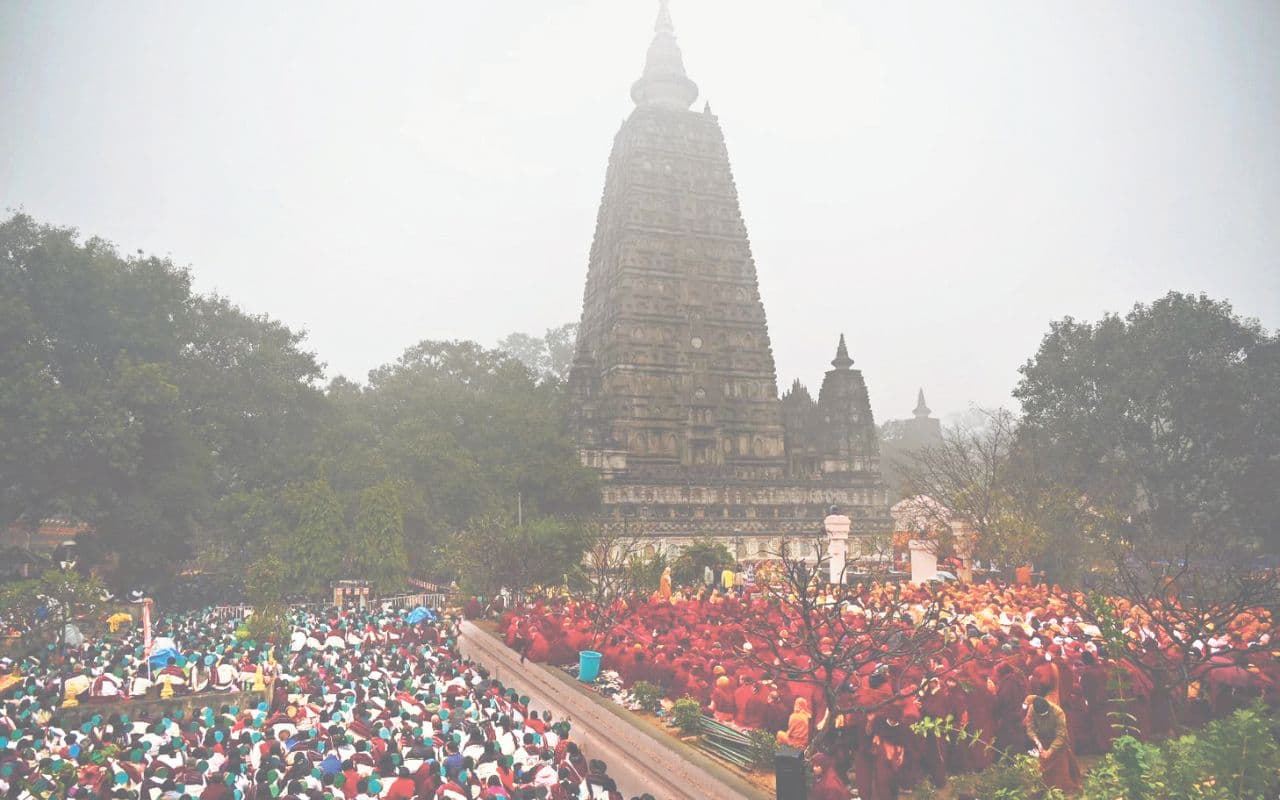 Bodh Gaya: विश्व शांति के लिए महाबोधि मंदिर में भूटान के श्रद्धालुओं ने शुरू की पूजा, करेंगे एक लाख मंत्रोच्चार