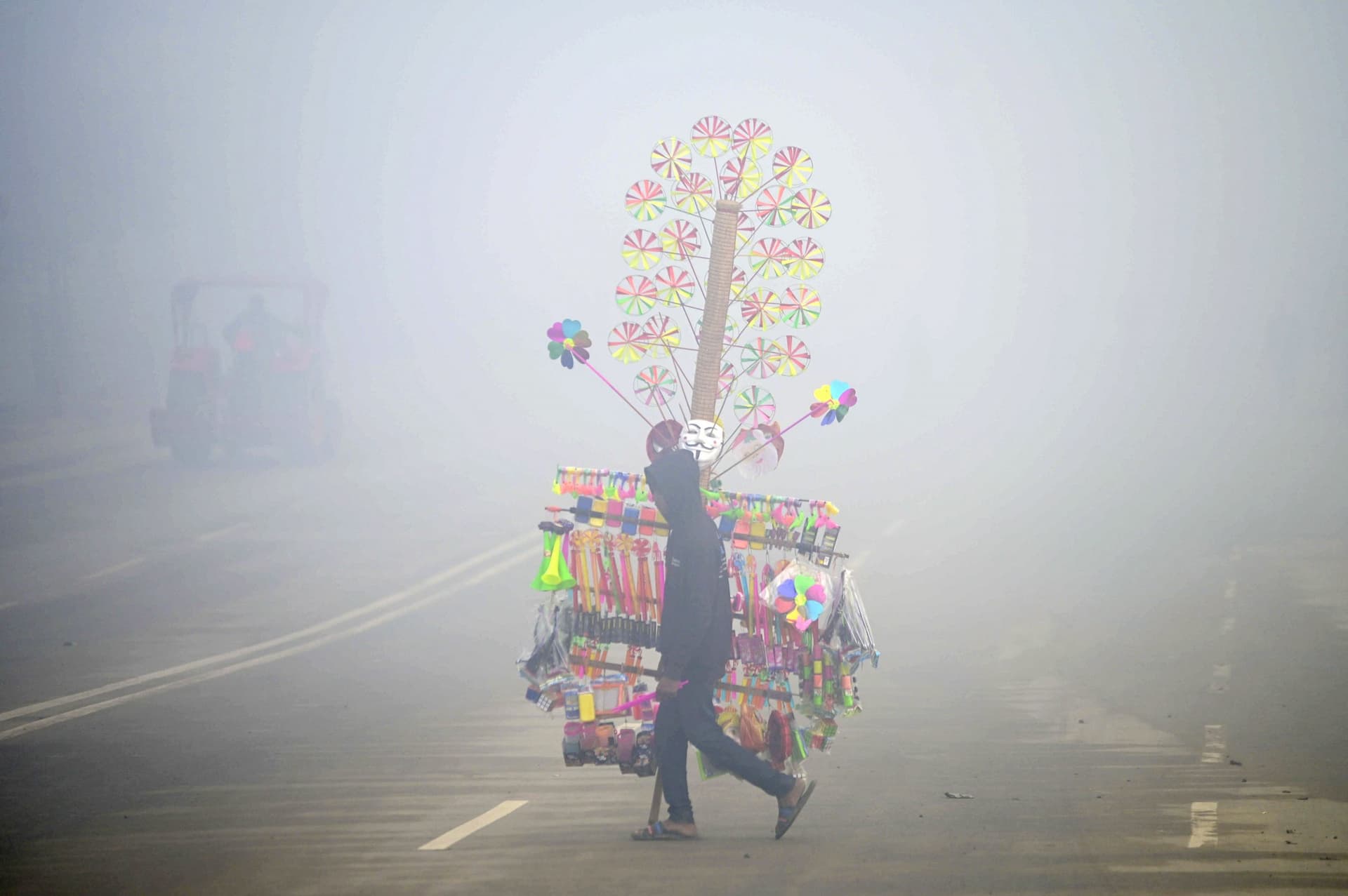 Weather Forecast: दिल्ली-NCR लेकर यूपी में घना कोहरा, ठिठुर रहा उत्तर भारत, जानें देशभर का मौसम