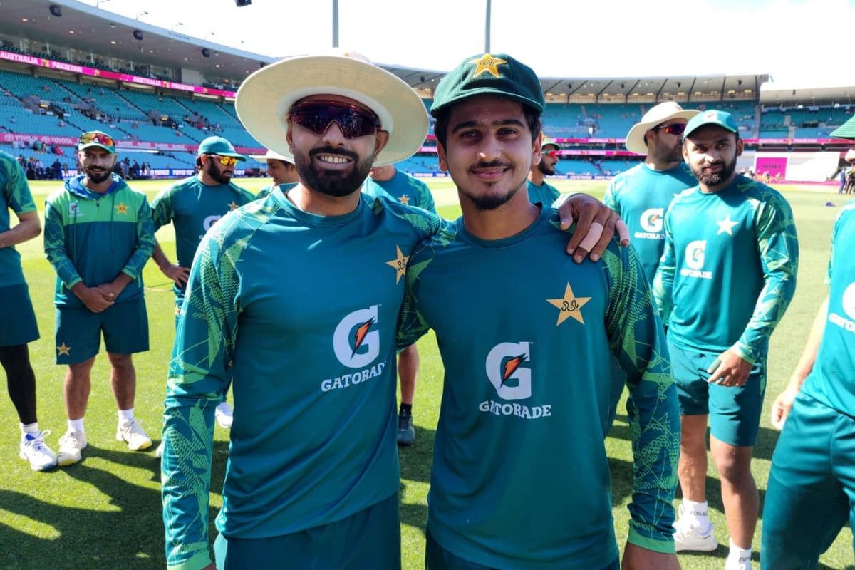 Champions Trophy से पहले पाकिस्तान को लगा तगड़ा झटका, स्टार बल्लेबाज टूर्नामेंट से हुआ बाहर