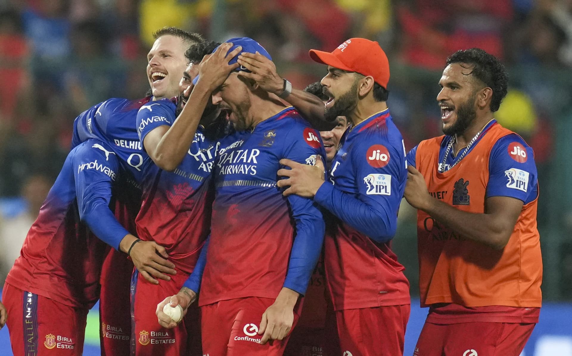 IPL 2025: कोहली की RCB लगातार पांचवें साल सोशल मीडिया पर सबसे लोकप्रिय टीम, धोनी की CSK को पछाड़ा