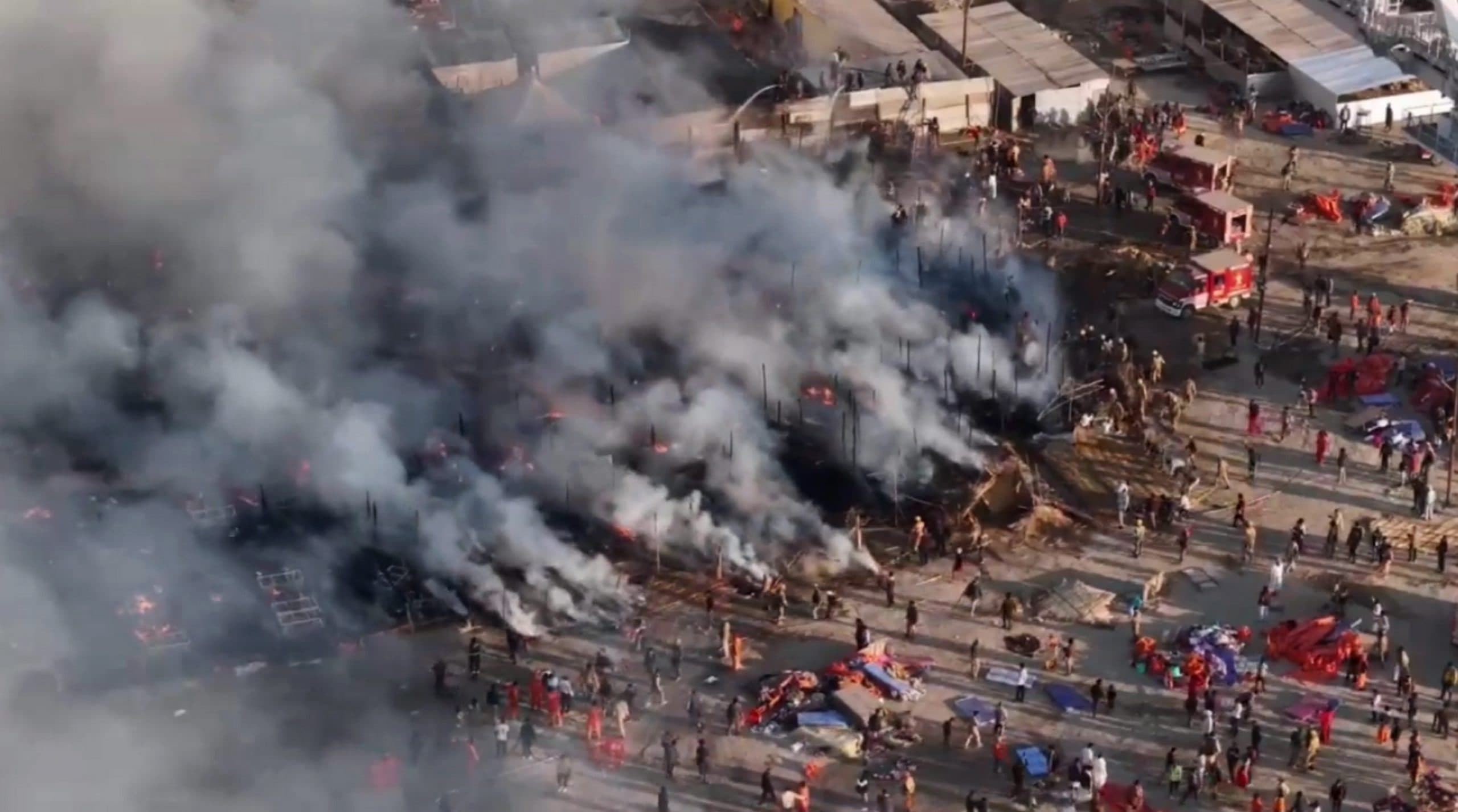 Maha Kumbh Mela Fire: जलकर राख हो गये 18 टेंट, सिलेंडर फटने से भड़की आग, महाकुंभ में अग्निकांड देखें वीडियो