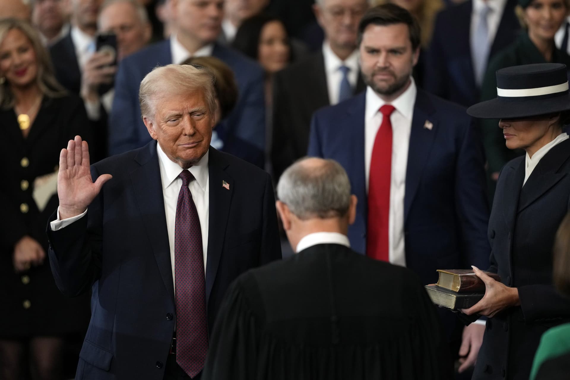 Trump Big Decisions: 'नेशनल इमरजेंसी से लेकर अवैध अप्रवासियों पर नकेल कसने तक, राष्ट्रपति बनते ही एक्शन में आए डोनाल्ड ट्रंप