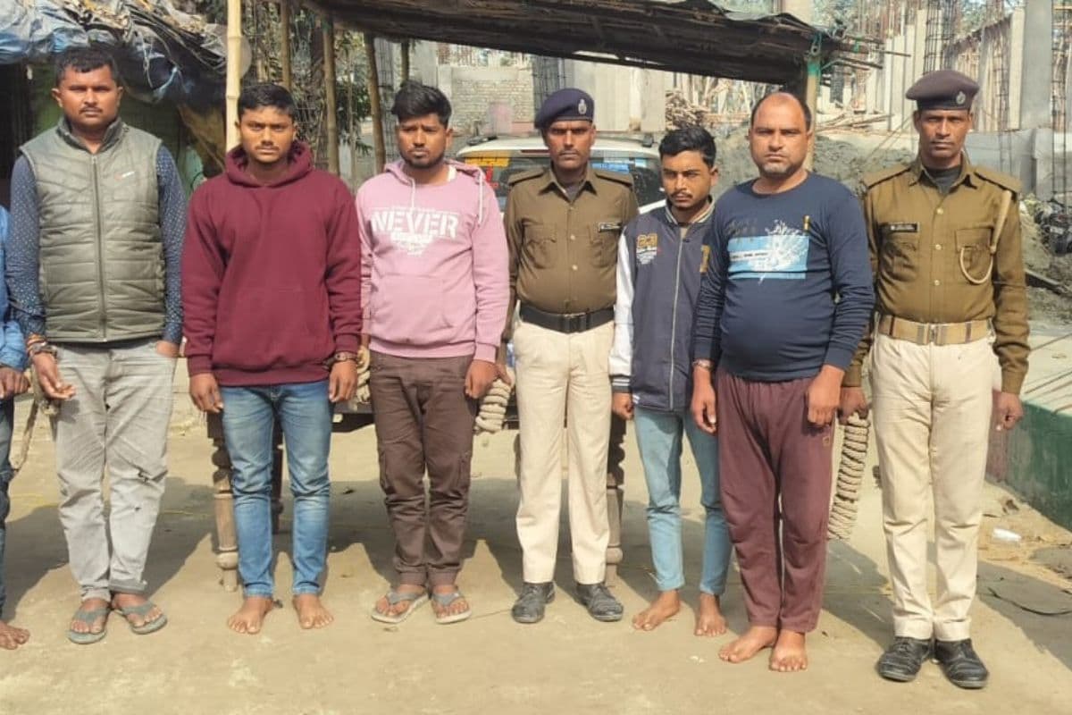 पुलिस की गिरफ्त में आरोपी पुलिस की गिरफ्त में आरोपी