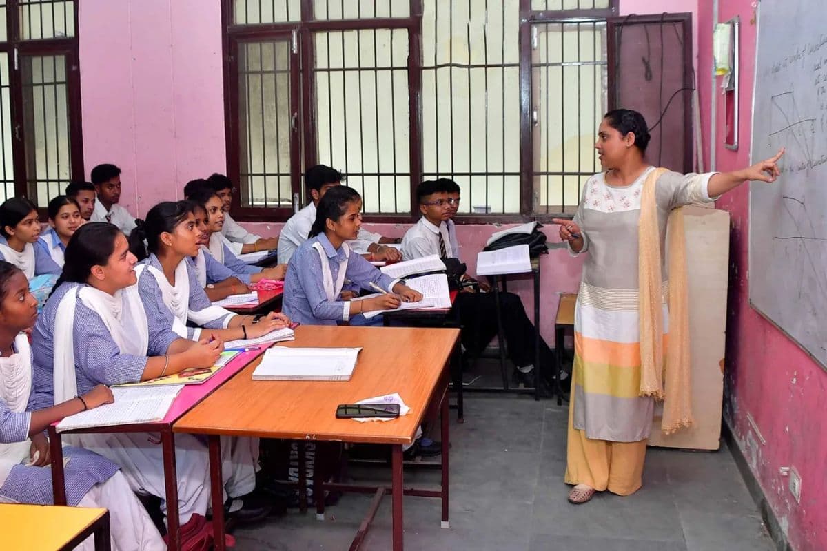 BPSC Teacher Transfer: चार चरणों में होंगे शिक्षकों के तबादले, ट्रांसफर के लिए आये दो करीब लाख आवेदन