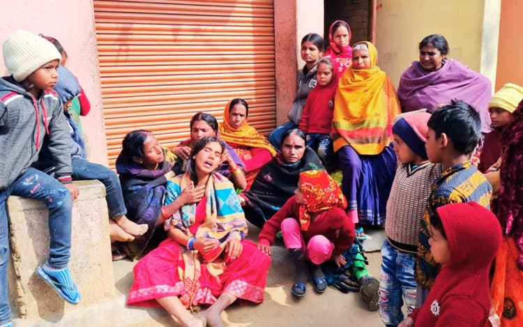 Crime News: गिरिडीह में तालाब के पास मिला 5 साल के सुदीप का शव, चचेरे दादा-दादी फरार