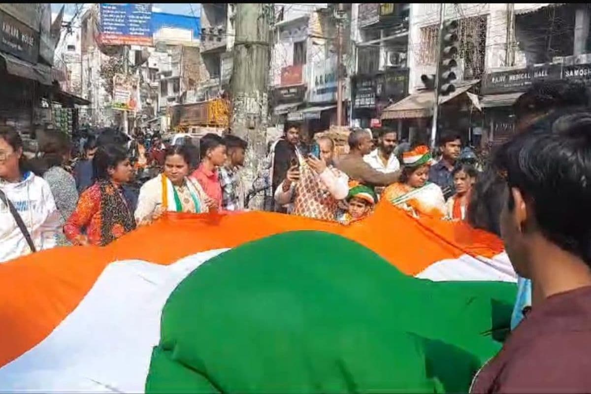 601 फीट तिरंगा के साथ मुजफ्फरपुर में देशभक्ति का जश्न, वीडियो में देखें तिरंगा यात्रा का अद्भुत दृश्य