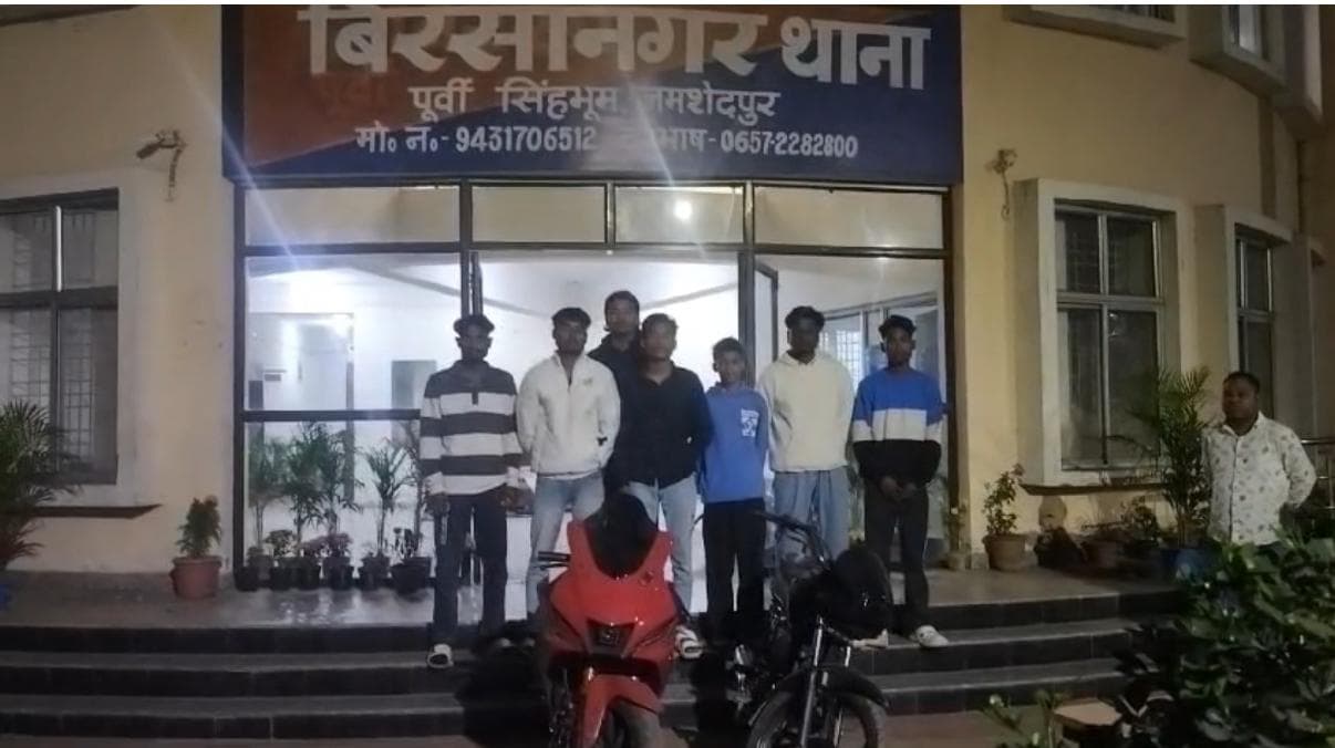 Jamshedpur Police Action स्टंट ड्राइविंग कर वीडियो पोस्ट करने वाले गिरोह को पुलिस ने पकड़ा, माफीनामा वीडियो बनवाकर छोड़ा- देखे वीडियो