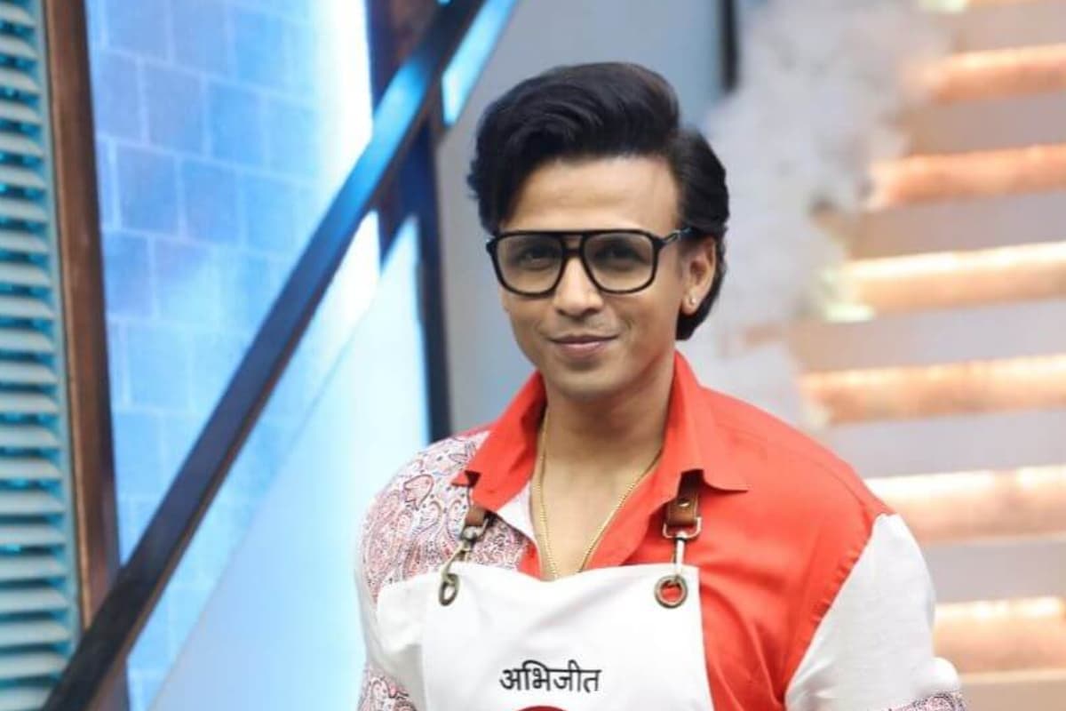Celebrity MasterChef: खाना बनाने के लिए स्ट्रगल करता दिखा ये सिंगर, बोला- मैं गाना गाता हूं… VIDEO