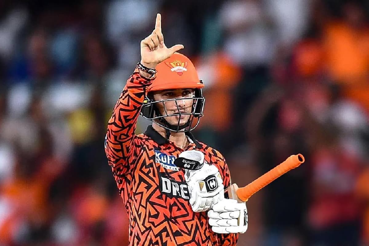 अभिषेक शर्मा ने रचा इतिहास, IPL इतिहास में मैक्सवेल और रसेल के  रिकॉर्ड की बराबरी कर मचाया तहलका