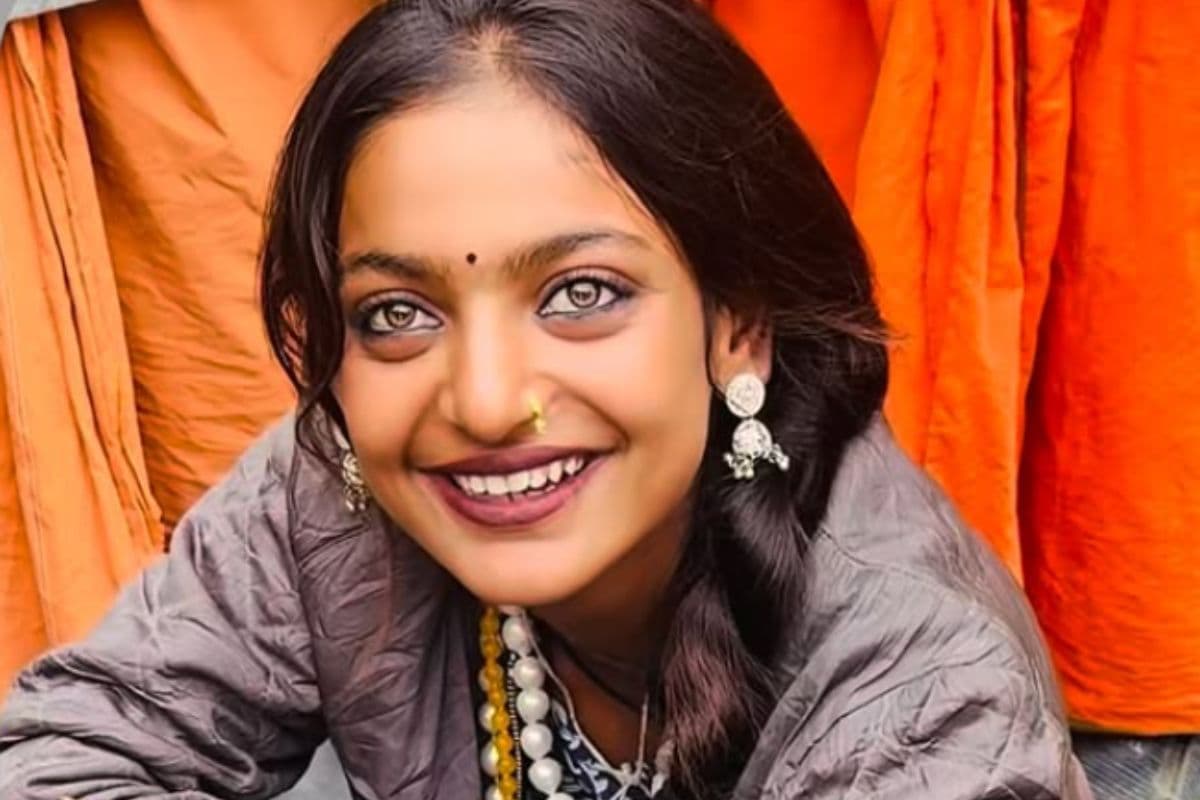 Viral Girl Monalisa: वायरल गर्ल मोनालिसा का क्या है रिलेशनशिप स्टेटस? जानें उन्हें कभी प्यार हुआ है या नहीं