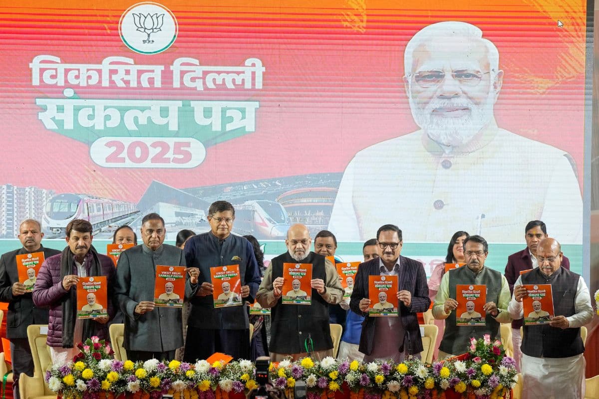 BJP Sankalp Patra: बीजेपी का संकल्प पत्र पार्ट-3 जारी, शाह ने केजरीवाल पर साधा निशाना