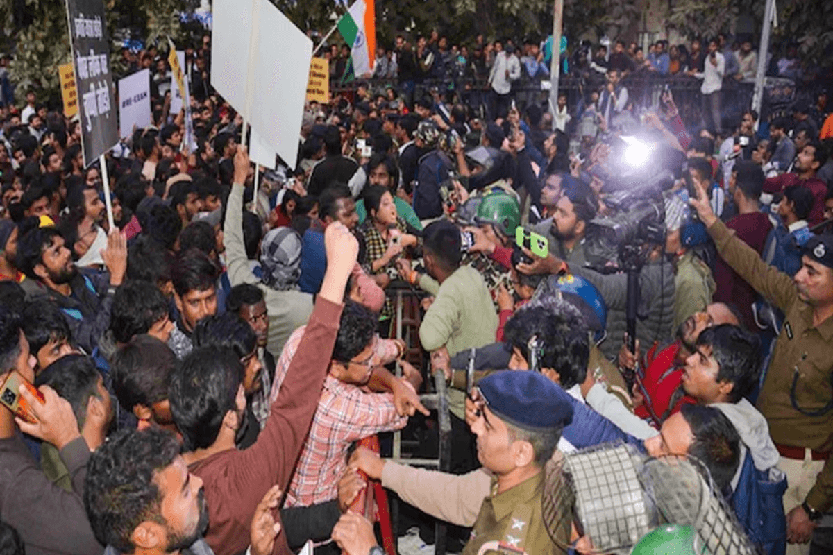 BPSC Protest: बीपीएससी अभ्यर्थियों के समर्थन में आज सड़क पर उतरेगा महागठबंधन, प्रतिरोध मार्च निकालने का ऐलान