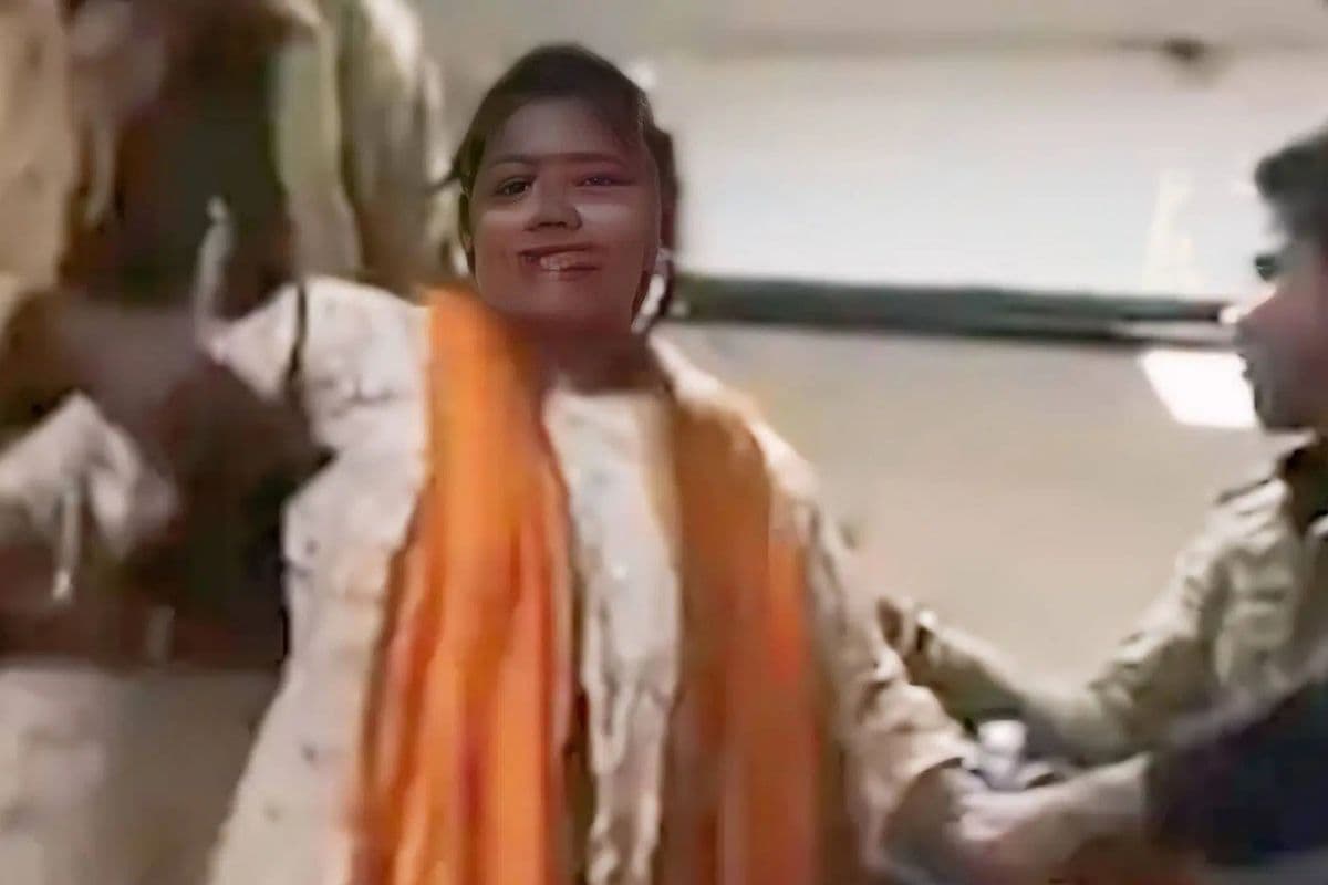 बेतिया अस्पताल में महिला का हंगामा, मादक पदार्थ के साथ पुलिस ने किया गिरफ्तार