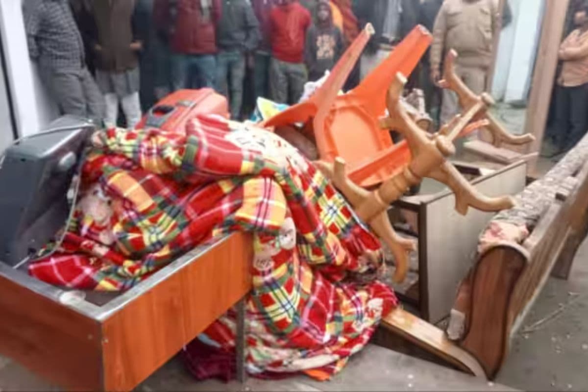 फरार शराब माफिया के घर कुर्की-जप्ती, मोतिहारी पुलिस की बड़ी कार्रवाई