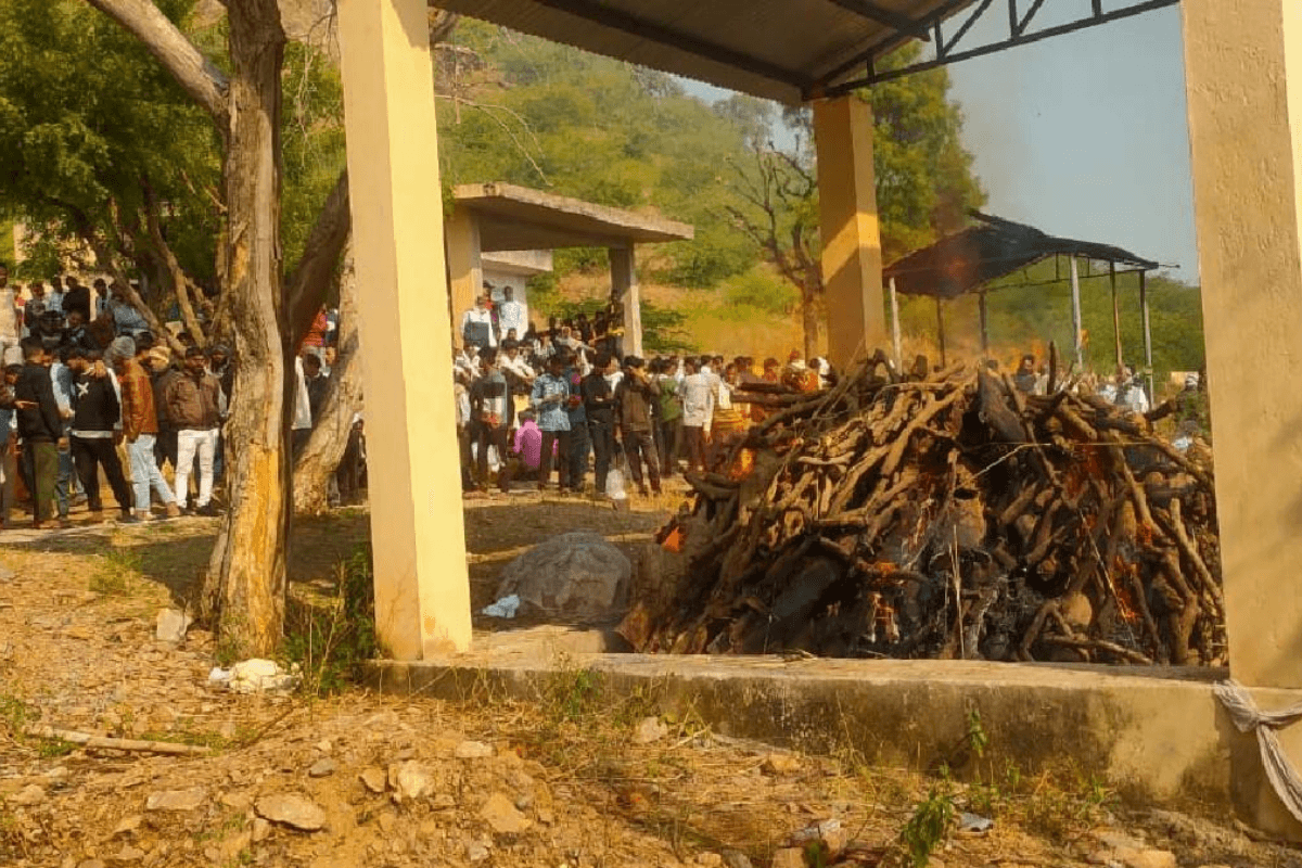 Bihar News: दर्दनाक! एक ही चिता पर जले पति-पत्नी और दो बच्चे, दृश्य देख फटा लोगों का कलेजा