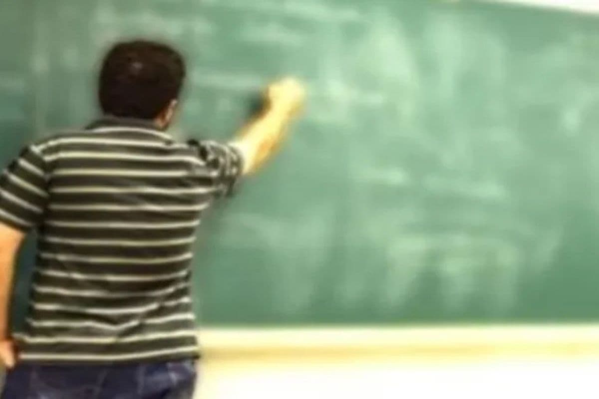 शिक्षा विभाग ने 12 शिक्षकों और 4 प्रधानाध्यापकों का रोका वेतन, जानिए क्यों हुई कार्रवाई