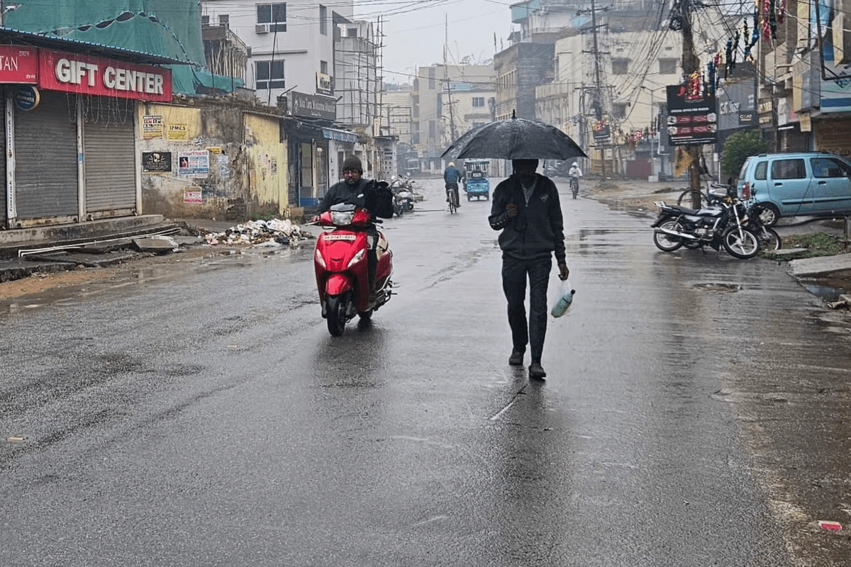 Bihar Weather: कड़कड़ाती ठंड के बीच इस दिन होगी बारिश, और बढ़ेगी गलन, इन जिलों में IMD ने जारी किया अलर्ट
