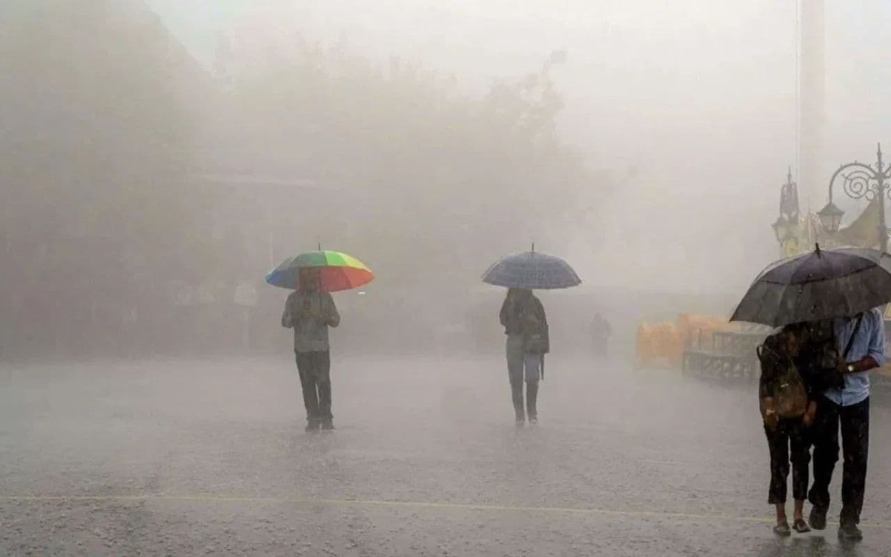 Bihar Weather: बिहार में आज हो सकती है बारिश, इन 8 जिलों में घने कोहरे का अलर्ट