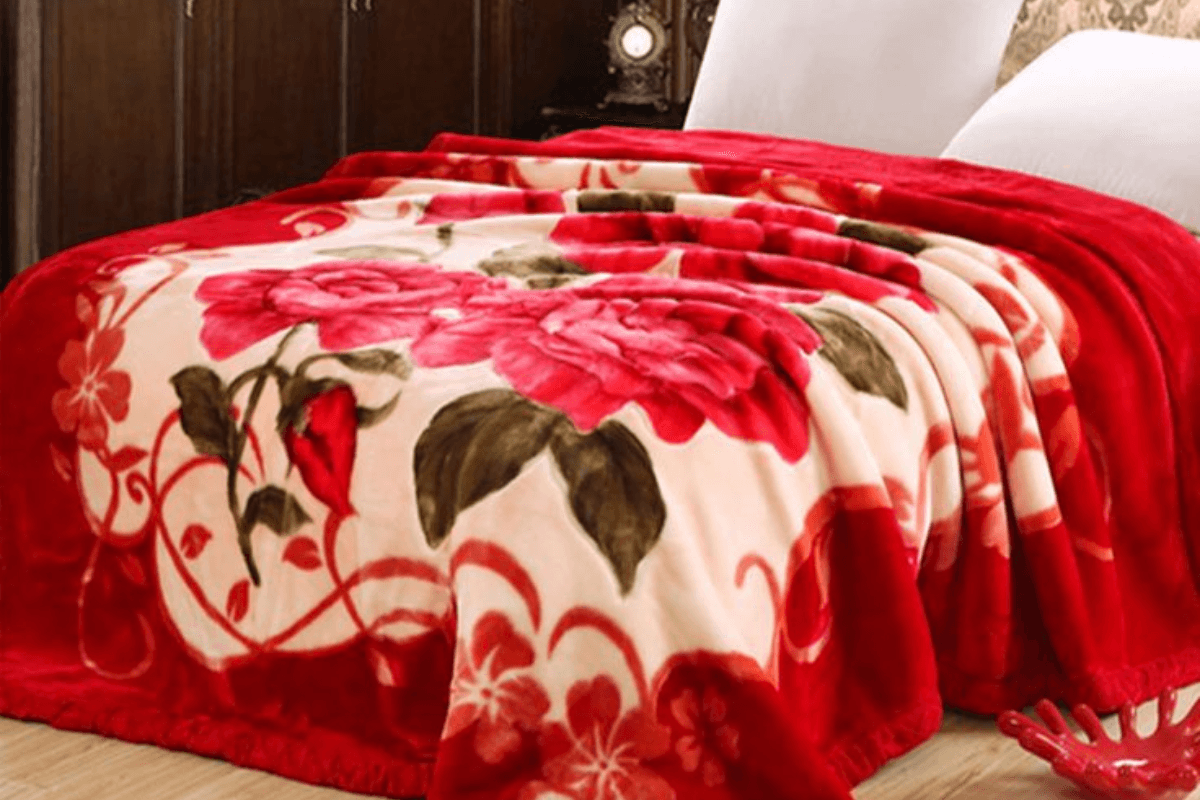 Winter Tips for Blanket: कंबल से आ रही सीलन वाली बदबू? अपनाएं ये आसान उपाय