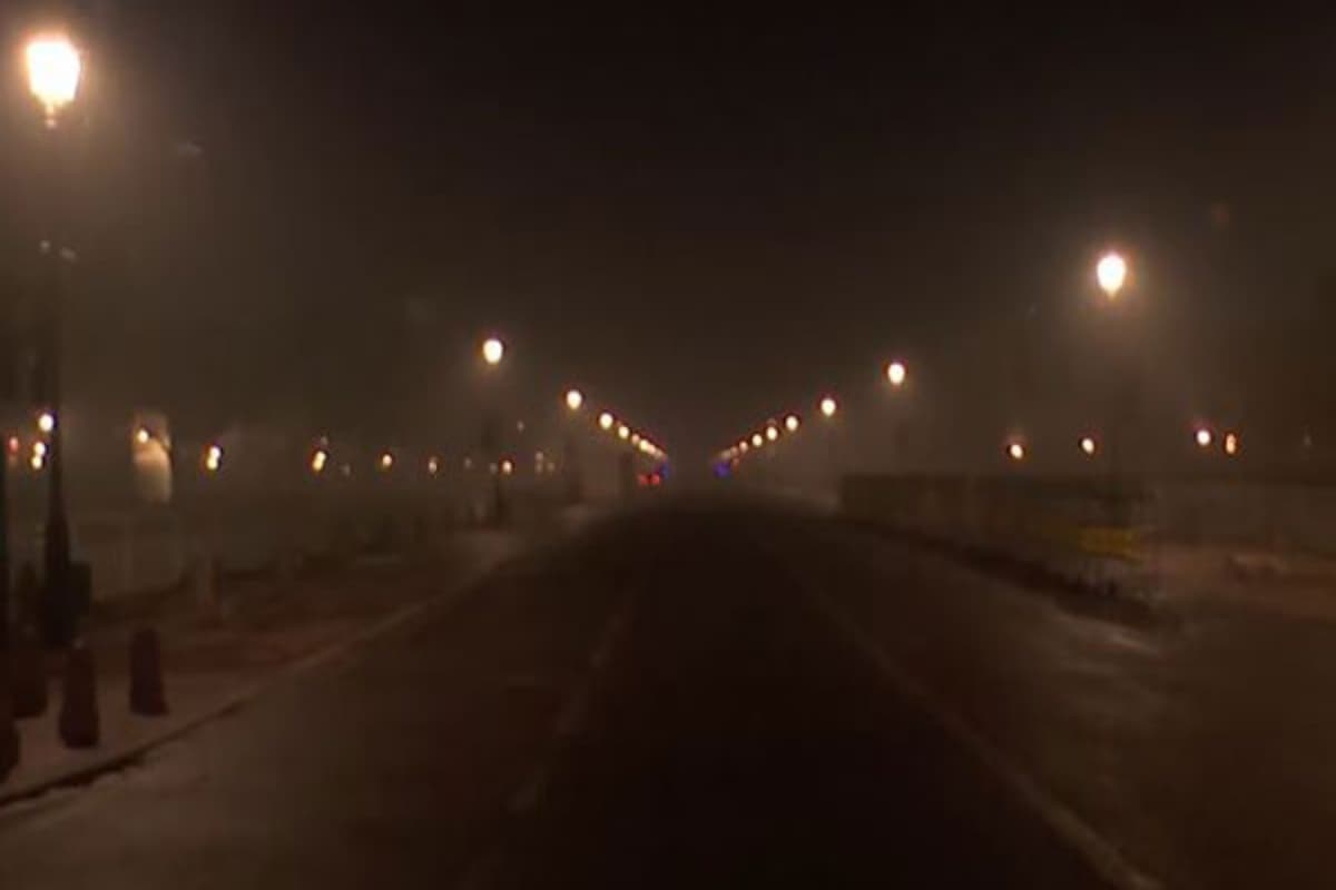 Delhi Weather Update: दिल्ली में छाया घना कोहरा, कई राज्यों में बढ़ सकती है ठंड