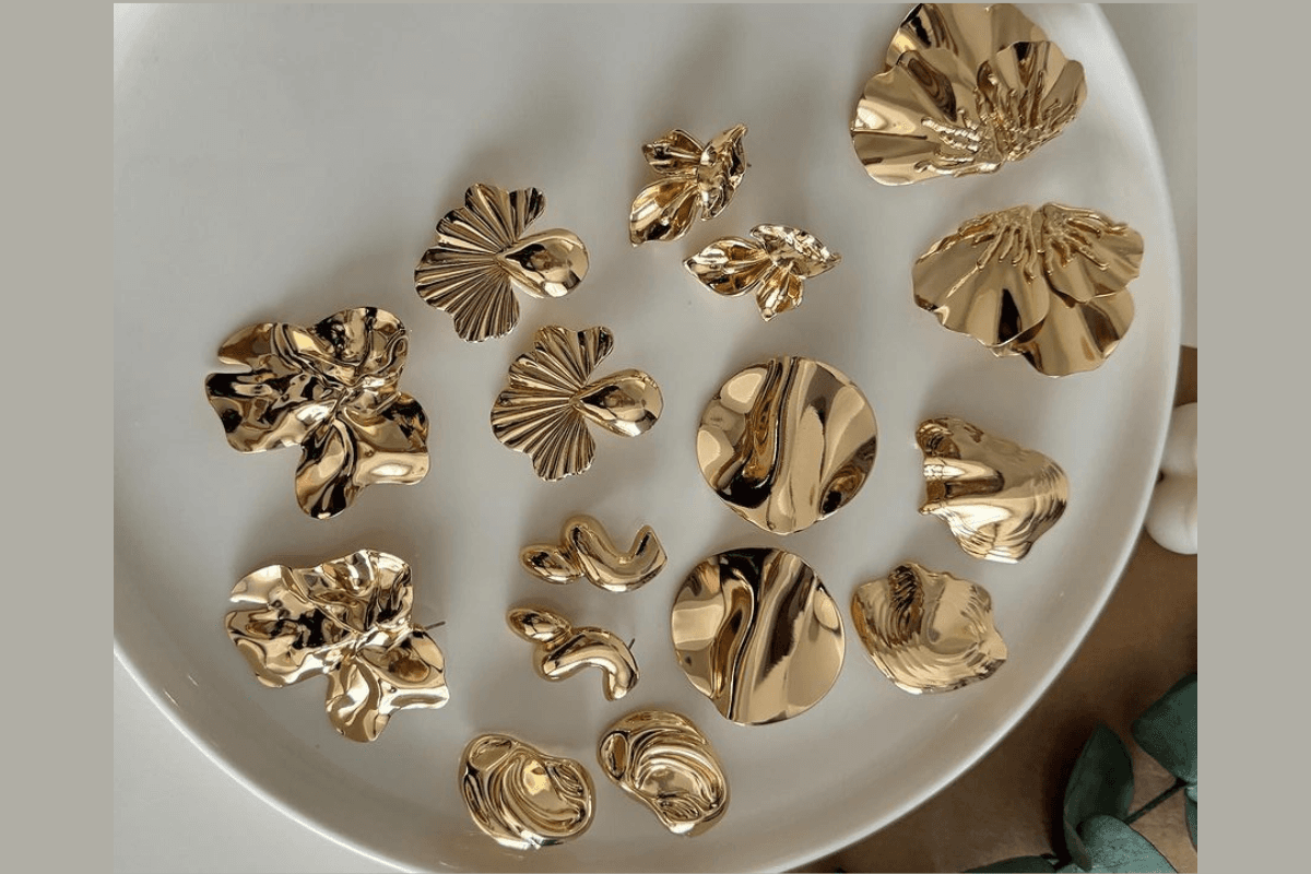 Earring Designs for Office Look: फॉर्मल लुक के लिए देखें ये बेहतरीन इयररिंग डिजाइन्स Earring Designs for Office Look: फॉर्मल लुक के लिए देखें ये बेहतरीन इयररिंग डिजाइन्स