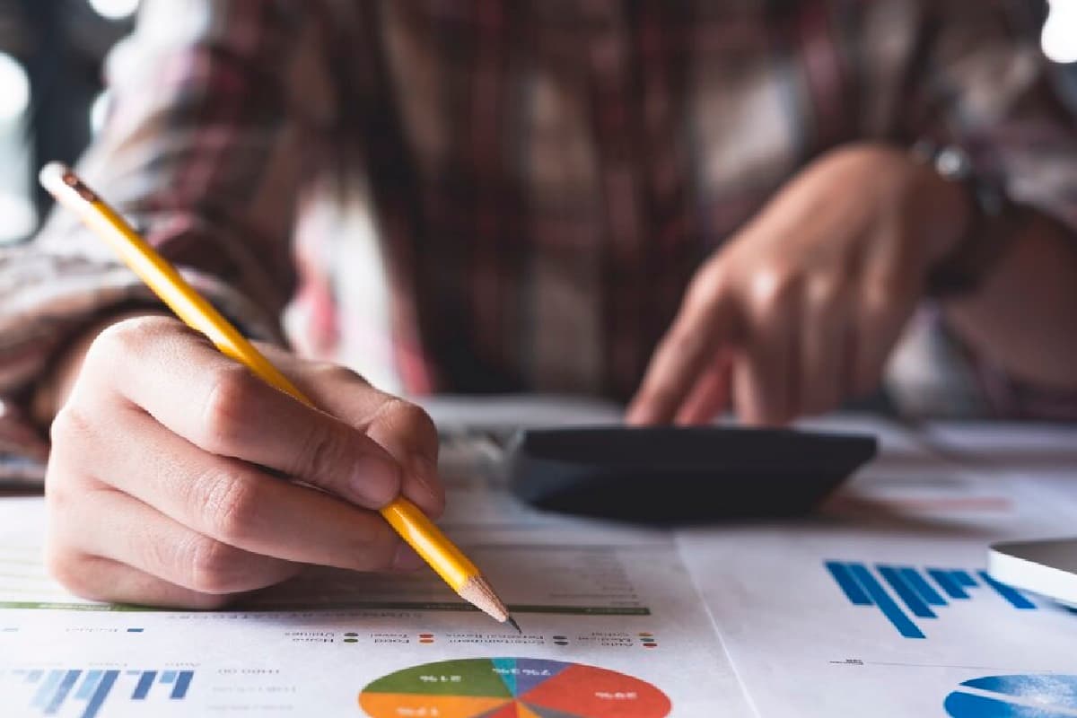 हफ्ते में 60 घंटे से अधिक काम करने से सेहत को खतरा! जानिए आर्थिक सर्वेक्षण में क्या कहा गया