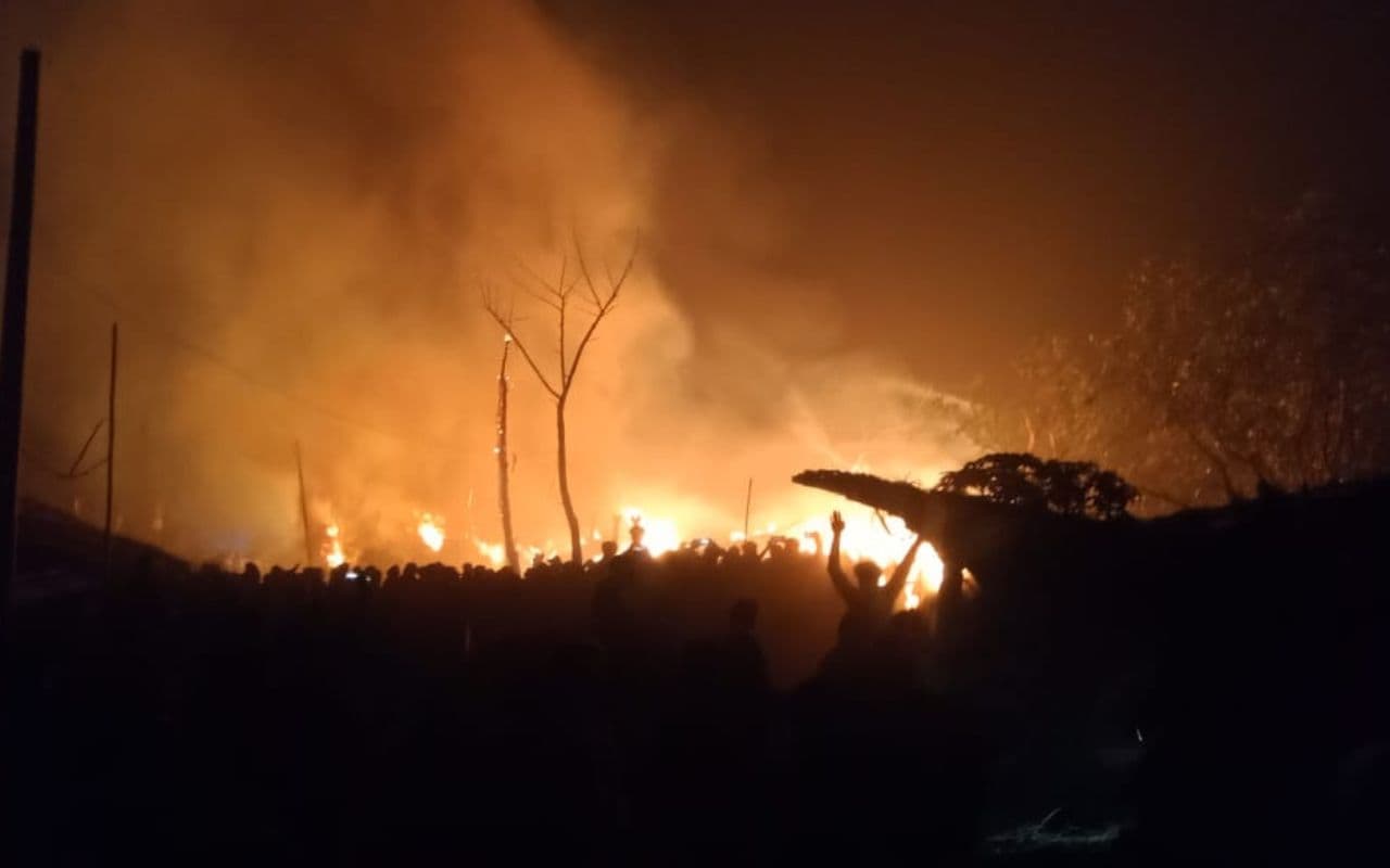 Fire Breakout: बिहार के इस जिले में लगी भीषण आग, तीन दर्जन घर जलकर राख, कुछ भी नहीं बचा