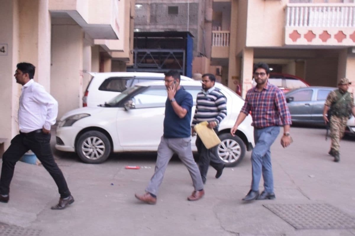 GST Raid In Dhanbad: जीएसटी इंटेलिजेंस की मिथिलेश सिंह के तीन ठिकानों पर रेड, दो सौ करोड़ के मिले फर्जी इनवॉयस