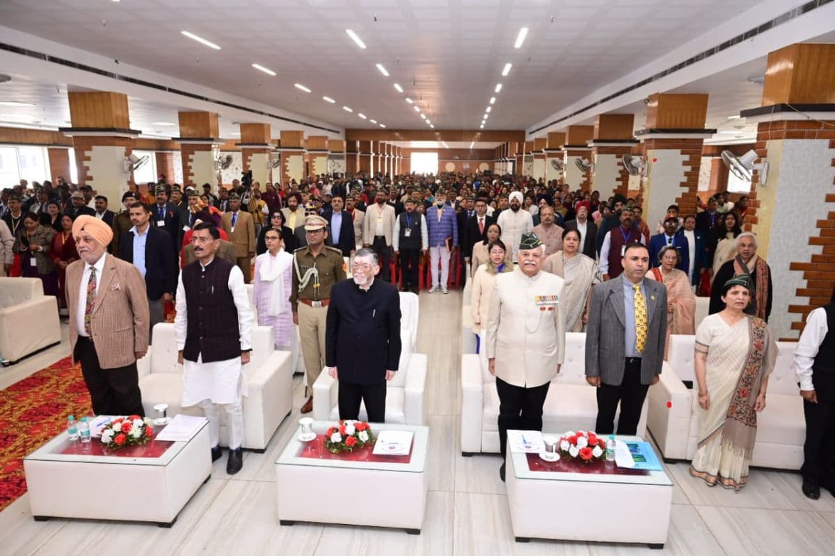 पूर्व सैनिक महासम्मेलन में बोले राज्यपाल संतोष कुमार गंगवार, आज भी समाज के गौरव हैं पूर्व सैनिक